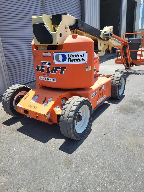2014 JLG E450AJ Articulating Boom Lift