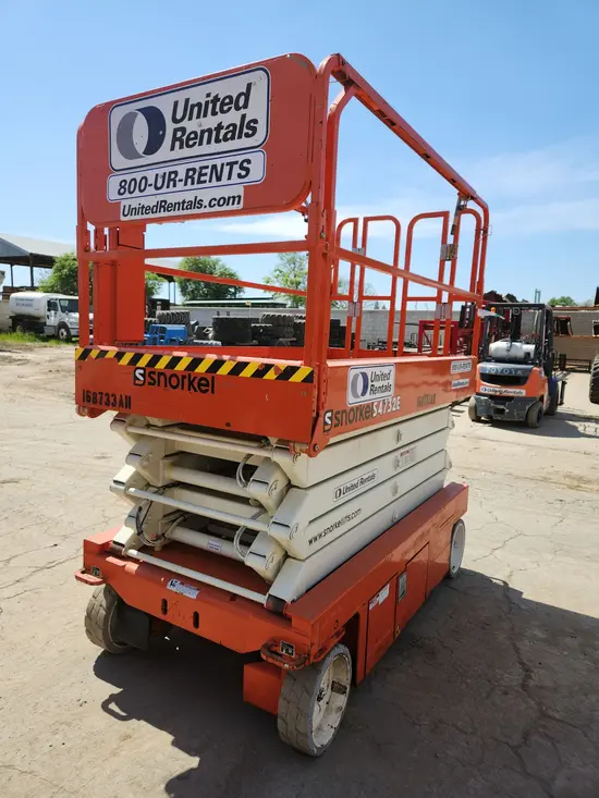 2016 Snorkel S4732E Scissor Lift
