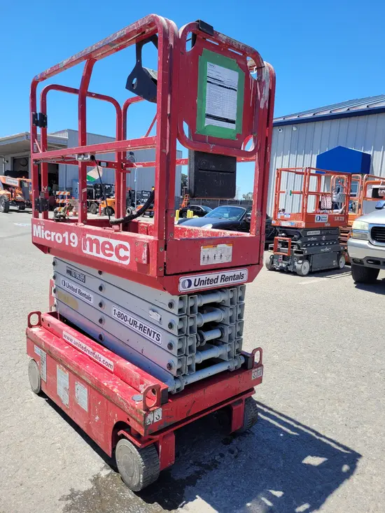 2018 MEC MICRO 19 Scissor Lift