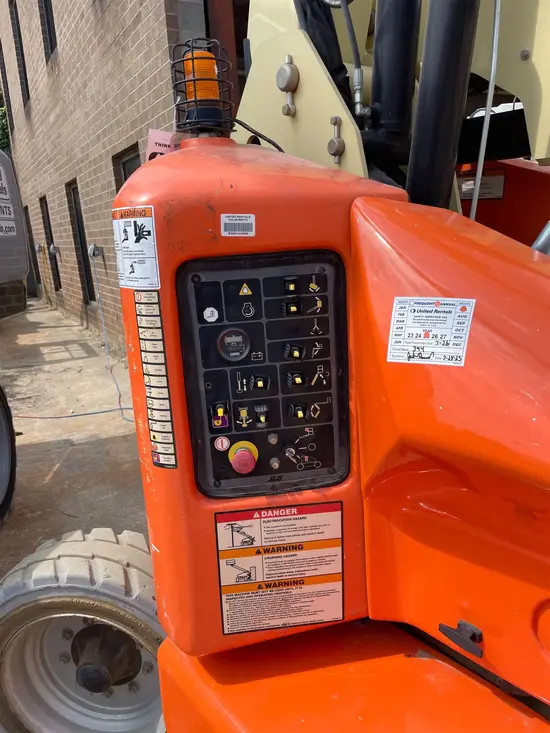2013 JLG E450AJ Articulating Boom Lift