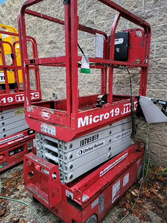 2018 MEC MICRO 19 Scissor Lift