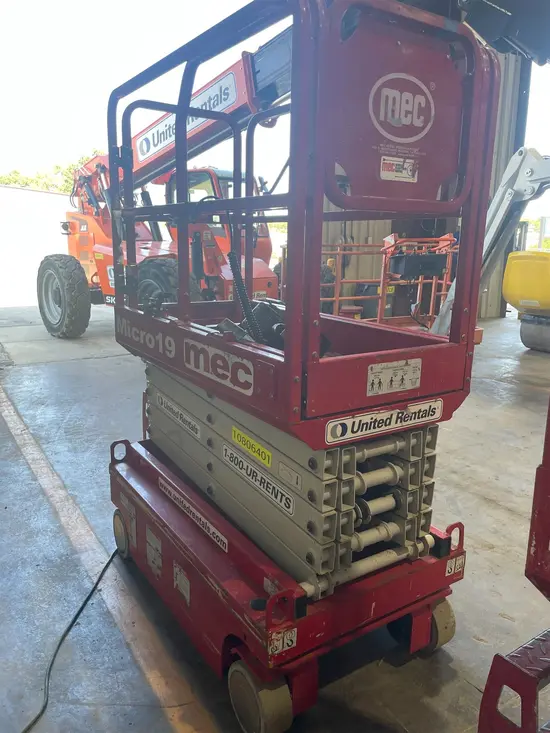 2018 MEC MICRO 19 Scissor Lift