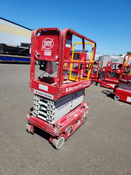 2018 MEC MICRO 19 Scissor Lift