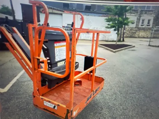 2016 JLG E400AJPN Articulating Boom Lift