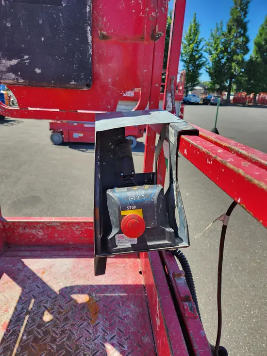 2018 MEC MICRO 19 Scissor Lift