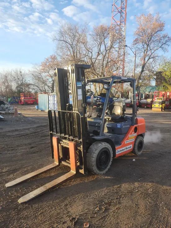 2018 Toyota 8FGU30 Warehouse Forklift