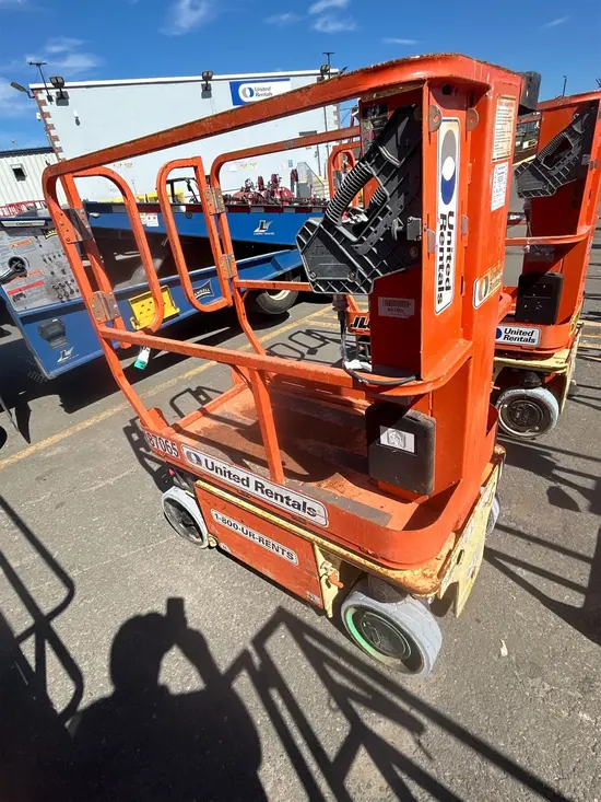 2014 JLG 1230ES Self-Propelled One-Person Lift