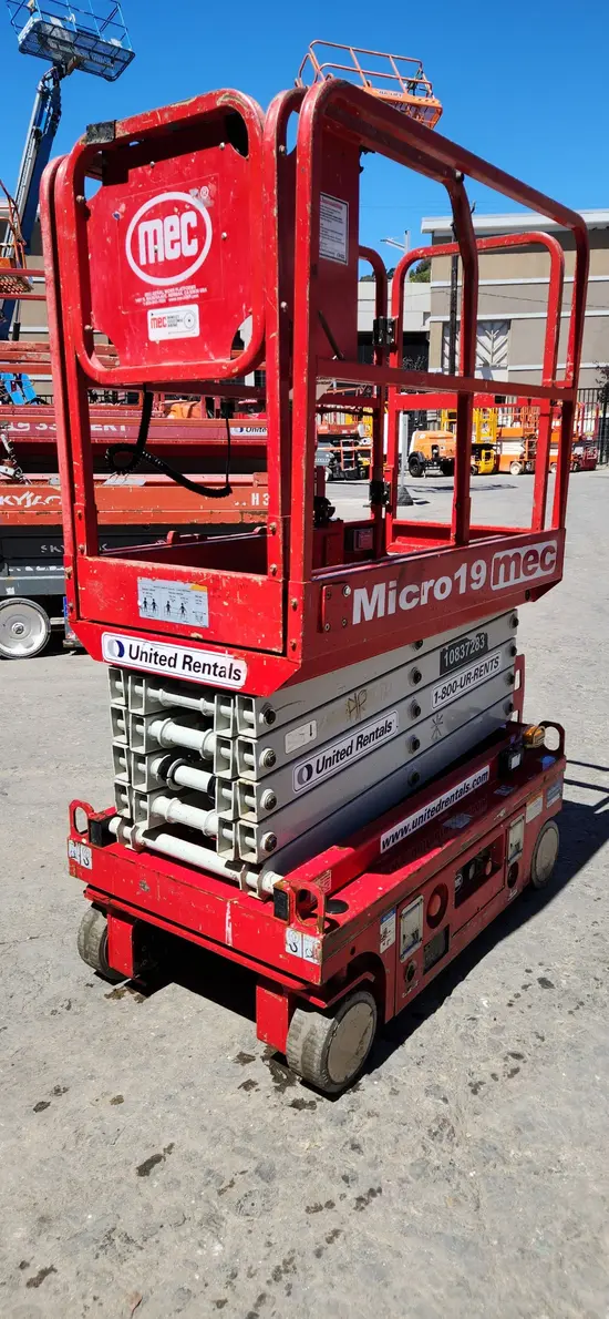 2018 MEC MICRO 19 Scissor Lift