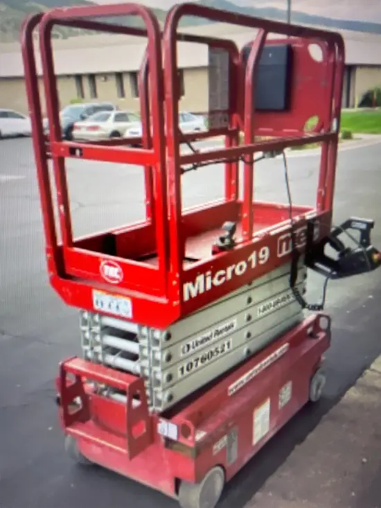 2018 MEC MICRO 19 Scissor Lift