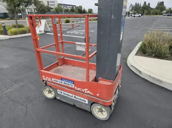 2017 Skyjack SJ16 Self-Propelled One-Person Lift