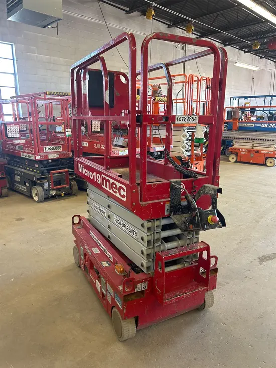 2018 MEC MICRO 19 Scissor Lift