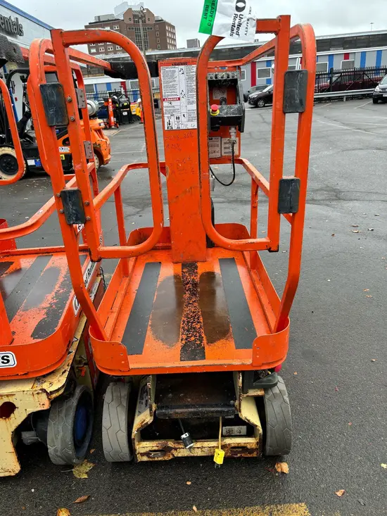 2014 JLG 1230ES Self-Propelled One-Person Lift