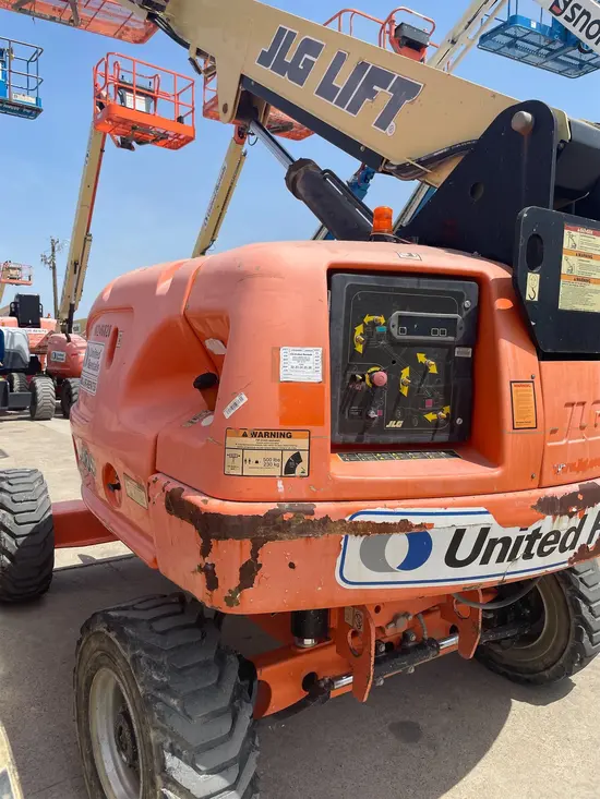 2014 JLG 400S Boom Lift