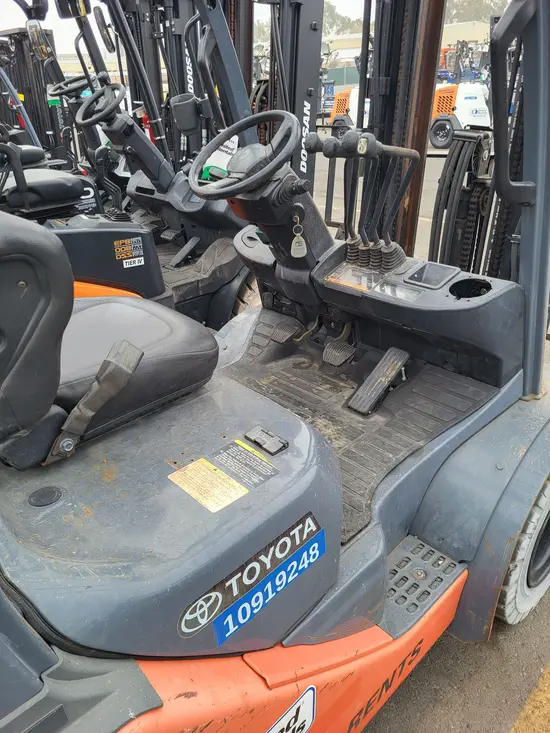 2019 Toyota 8FDU25 Warehouse Forklift