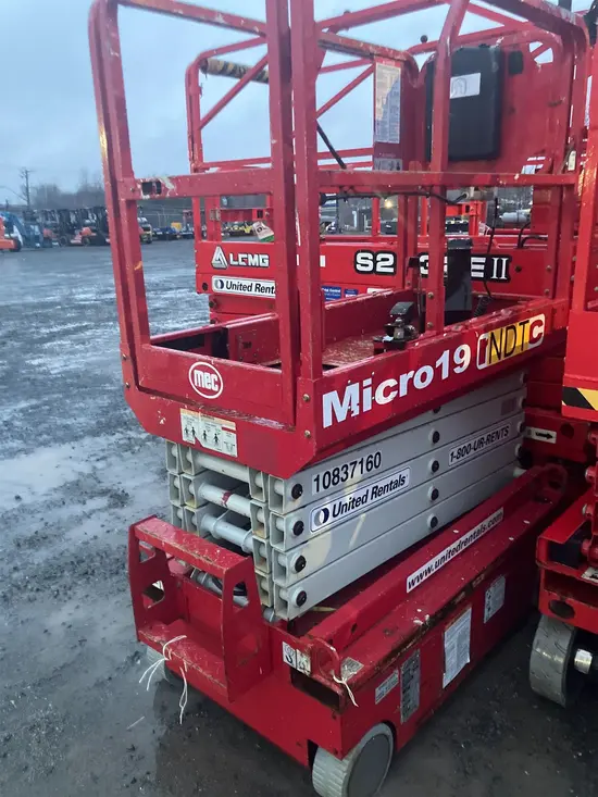 2018 MEC MICRO 19 Scissor Lift