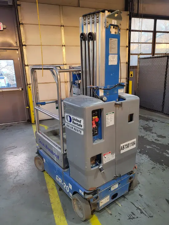 2017 Genie GR-20 Self-Propelled One-Person Lift