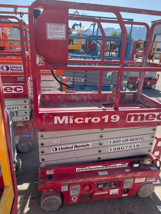 2018 MEC MICRO 19 Scissor Lift