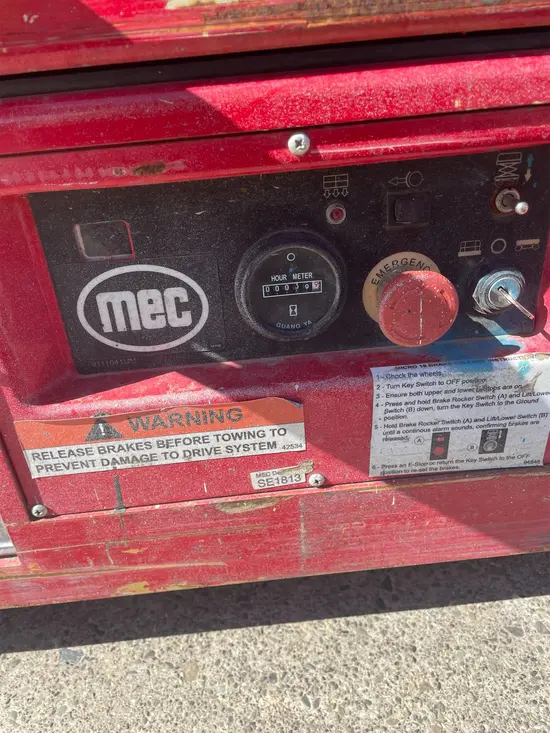 2017 MEC MICRO 19 Scissor Lift