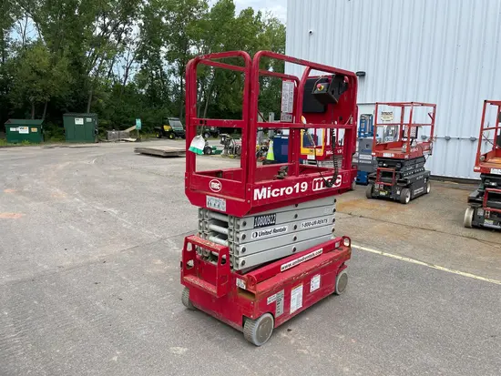 2018 MEC MICRO 19 Scissor Lift