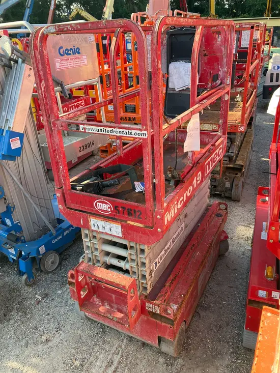 2018 MEC MICRO 19 Scissor Lift