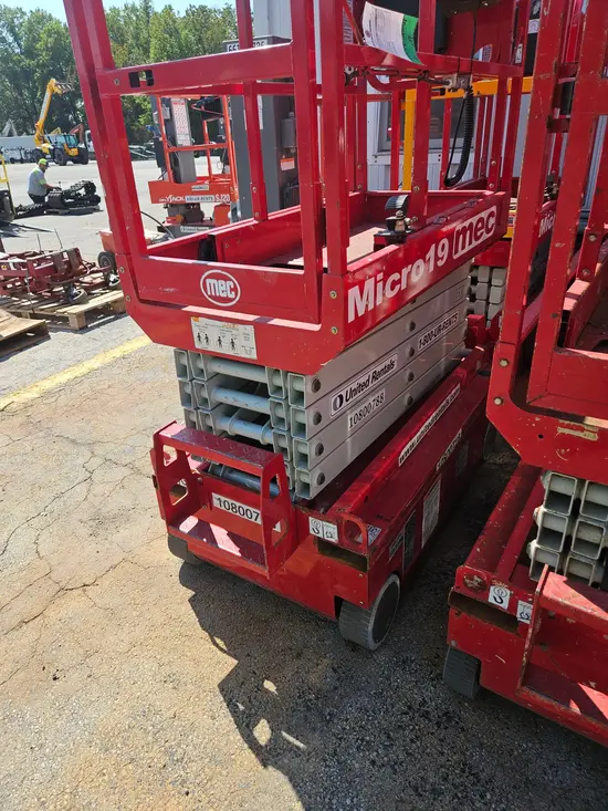 2018 MEC MICRO 19 Scissor Lift