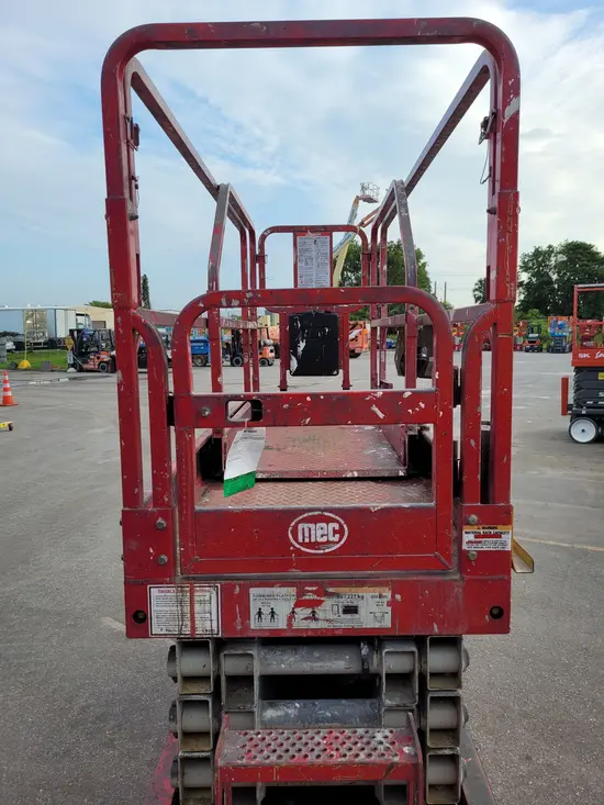2017 MEC 2632SE Scissor Lift