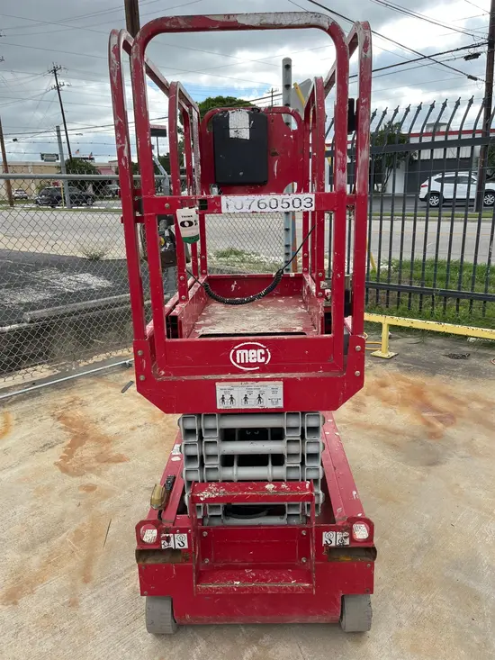 2018 MEC MICRO 19 Scissor Lift