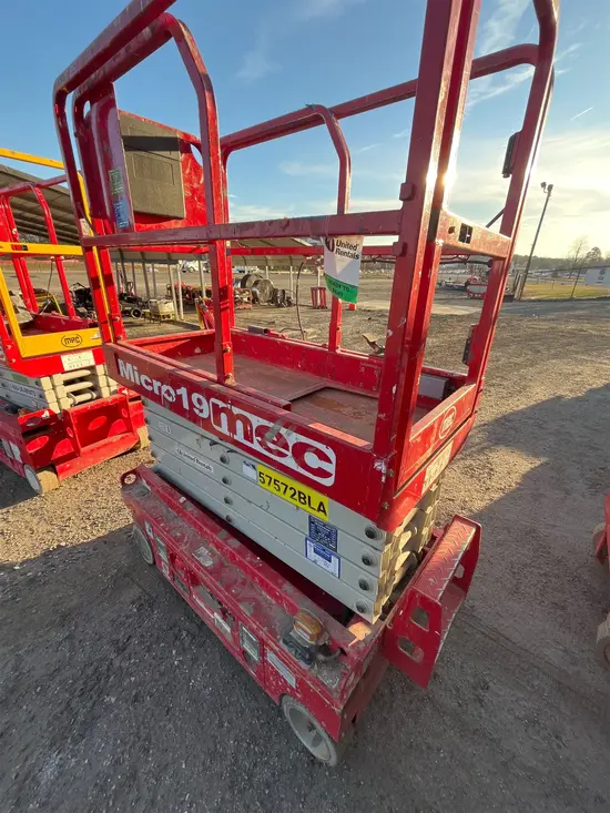 2018 MEC MICRO 19 Scissor Lift