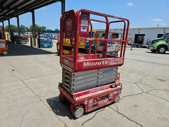 2018 MEC MICRO 19 Scissor Lift
