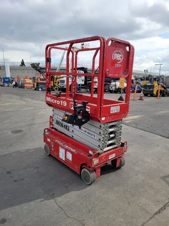 2017 MEC MICRO 19 Scissor Lift