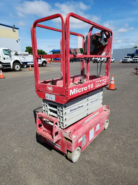 2018 MEC MICRO 19 Scissor Lift
