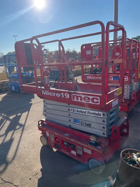 2018 MEC MICRO 19 Scissor Lift