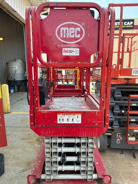 2018 MEC MICRO 19 Scissor Lift