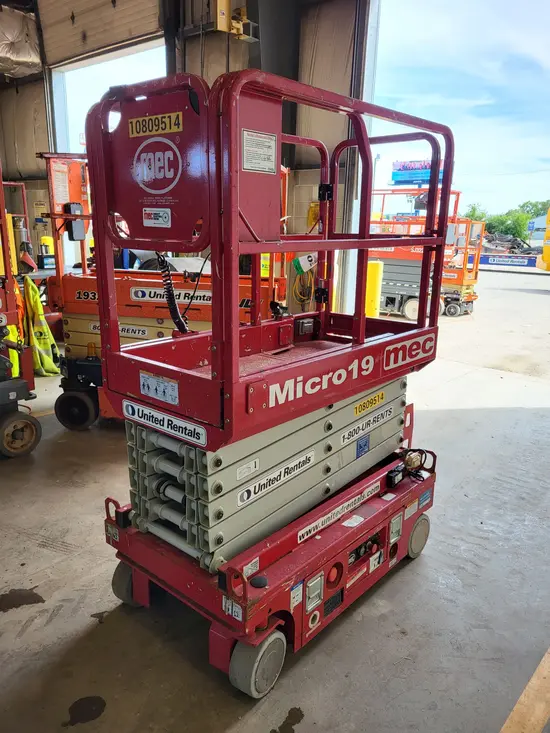 2018 MEC MICRO 19 Scissor Lift
