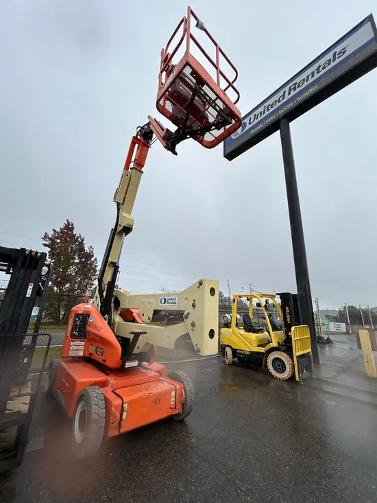2014 JLG E400AJPN Articulating Boom Lift