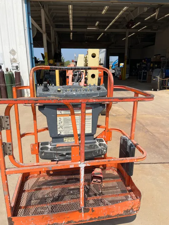2013 JLG E400AJPN Articulating Boom Lift