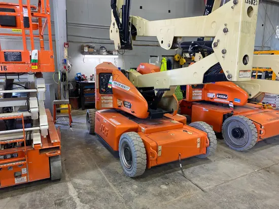 2014 JLG E400AJPN Articulating Boom Lift