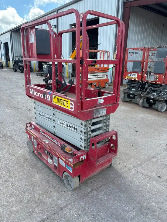 2018 MEC MICRO 19 Scissor Lift