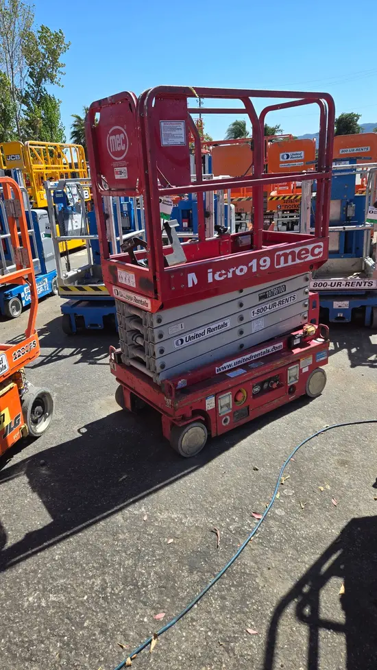 2018 MEC MICRO 19 Scissor Lift
