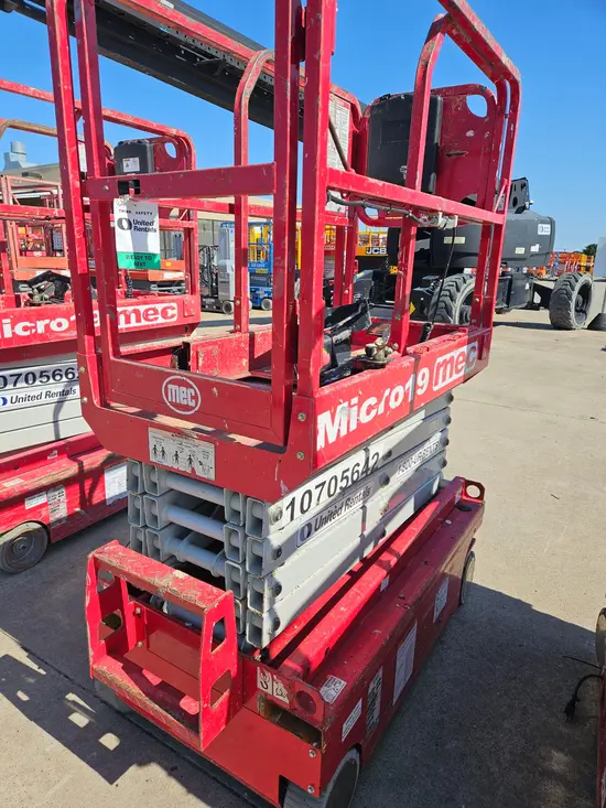 2018 MEC MICRO 19 Scissor Lift