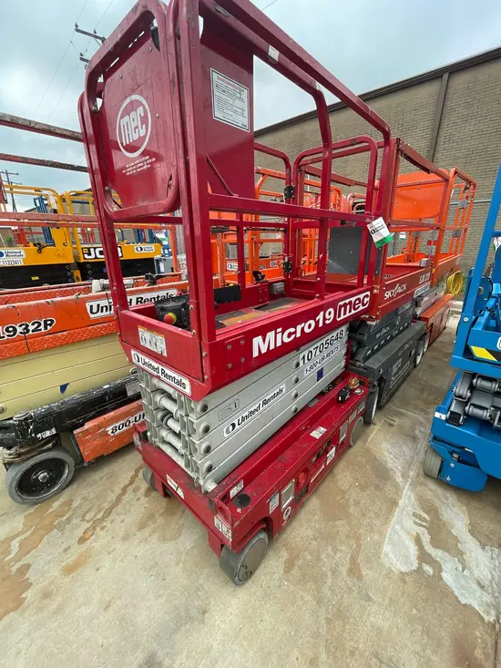 2018 MEC MICRO 19 Scissor Lift