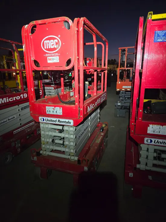 2019 MEC MICRO 19 Scissor Lift