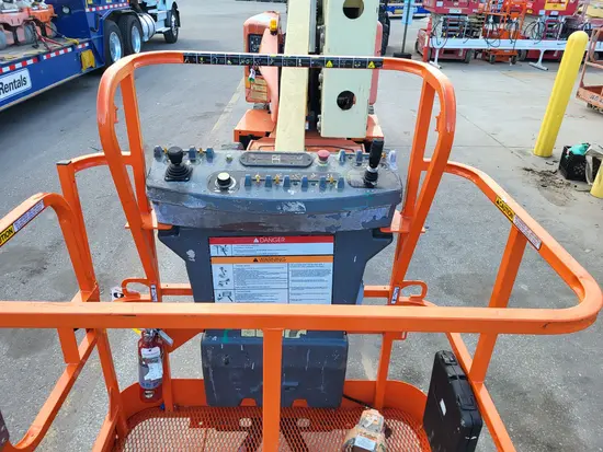 2014 JLG E400AN Articulating Boom Lift