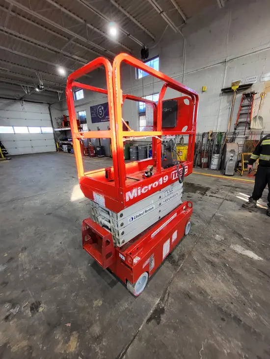 2018 MEC MICRO 19 Scissor Lift
