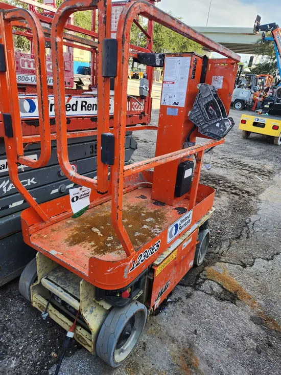 2019 JLG 1230ES Self-Propelled One-Person Lift