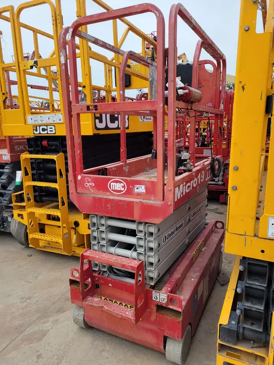 2018 MEC MICRO 19 Scissor Lift