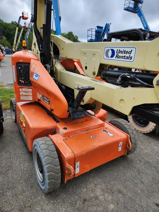 2014 JLG E400AJPN Articulating Boom Lift