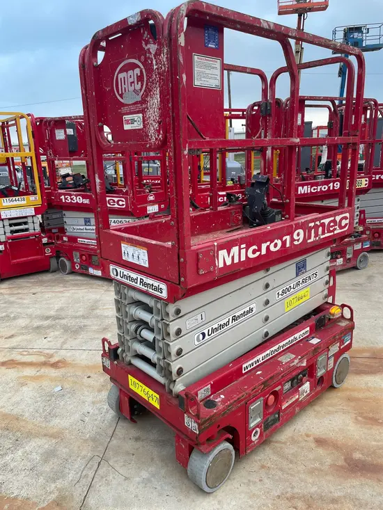 2018 MEC MICRO 19 Scissor Lift