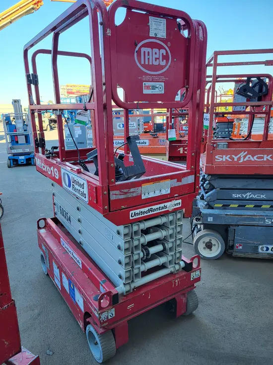 2018 MEC MICRO 19 Scissor Lift