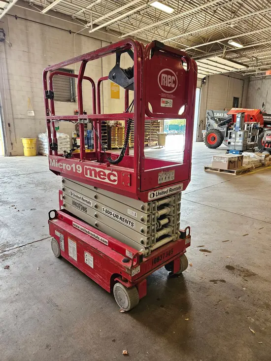 2018 MEC MICRO 19 Scissor Lift
